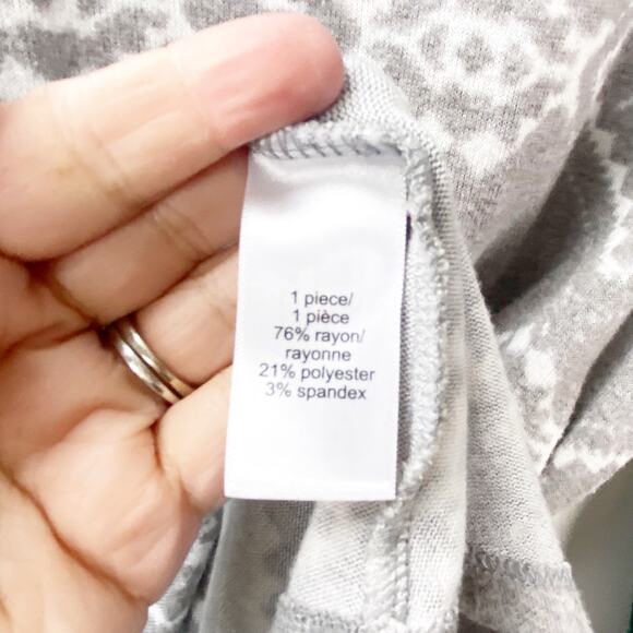 Maurices 0X 14W Plus Womens Green Gray Soft Print Front Knot Button Mixer Tee - Picture 6 of 10